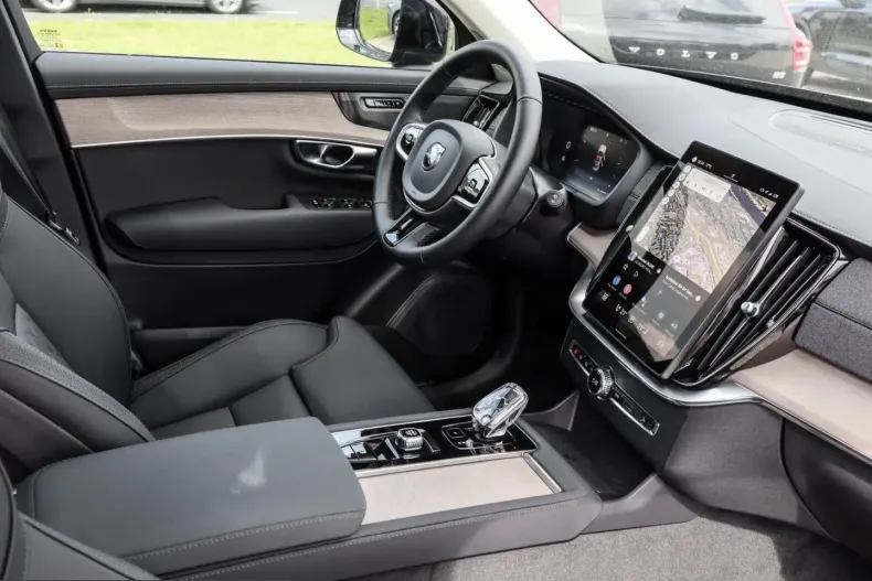 Volvo XC90 din 2025 cu 23.095 km - oferta VOL225288 - foto 3