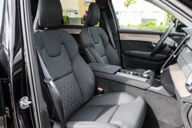 Volvo XC90 din 2025 cu 23.095 km - oferta VOL225288 - foto 6