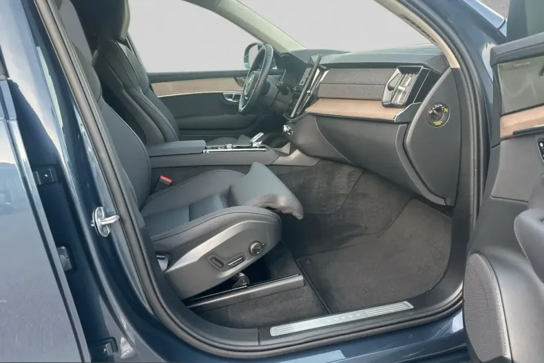 Volvo XC90 din 2025 cu 24.500 km - oferta VOL225291 - foto 4