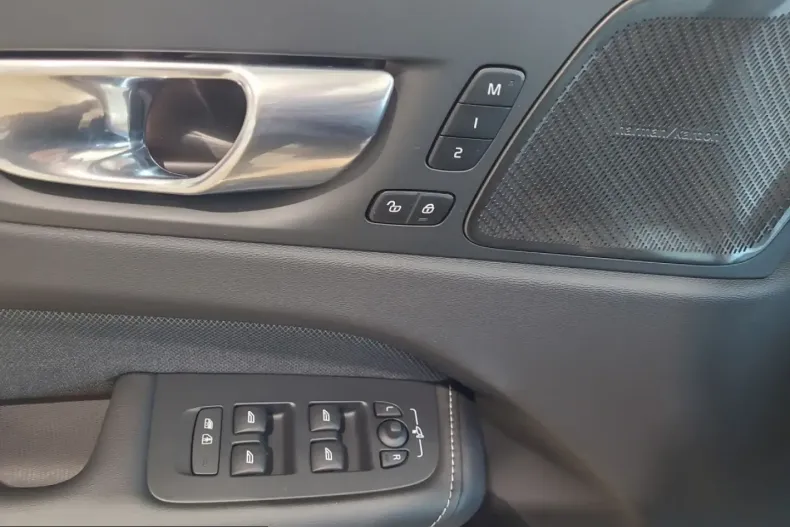 Volvo XC60 din 2025 cu 43.490 km - oferta VOL225303 - foto 5
