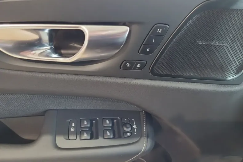 Volvo XC60 din 2025 cu 40.300 km - oferta VOL225304 - foto 5