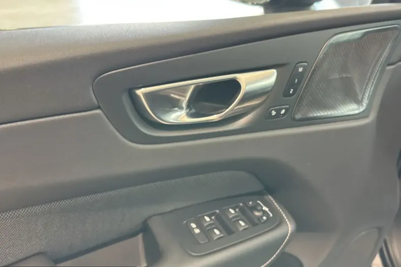 Volvo XC60 din 2025 cu 44.172 km - oferta VOL225306 - foto 5