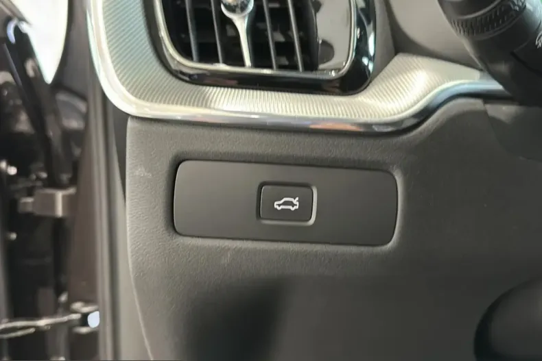 Volvo XC60 din 2025 cu 44.172 km - oferta VOL225306 - foto 9