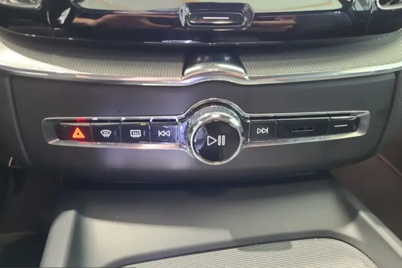 Volvo XC60 din 2025 cu 41.100 km - oferta VOL225307 - foto 16