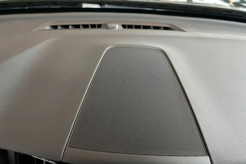 Volvo XC60 din 2025 cu 6.684 km - oferta VOL225310 - foto 18