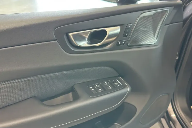 Volvo XC60 din 2025 cu 35.590 km - oferta VOL225311 - foto 5