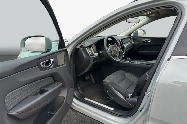 Volvo XC60 din 2025 cu 23.990 km - oferta VOL225313 - foto 9