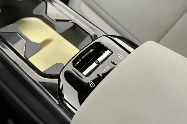 Volvo EX30 din 2025 cu 13.800 km - oferta VOL225316 - foto 23
