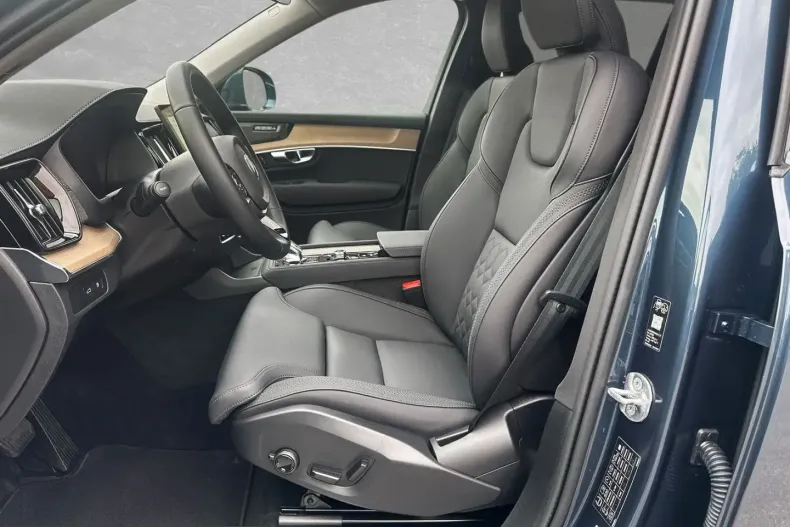 Volvo XC90 din 2025 cu 25.000 km - oferta VOL225317 - foto 3