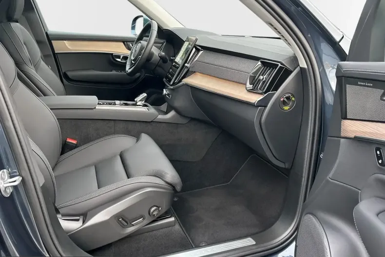 Volvo XC90 din 2025 cu 22.800 km - oferta VOL225320 - foto 3