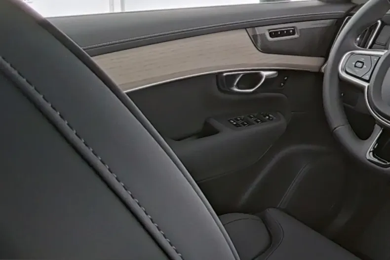 Volvo XC90 din 2025 cu 26.902 km - oferta VOL225339 - foto 9