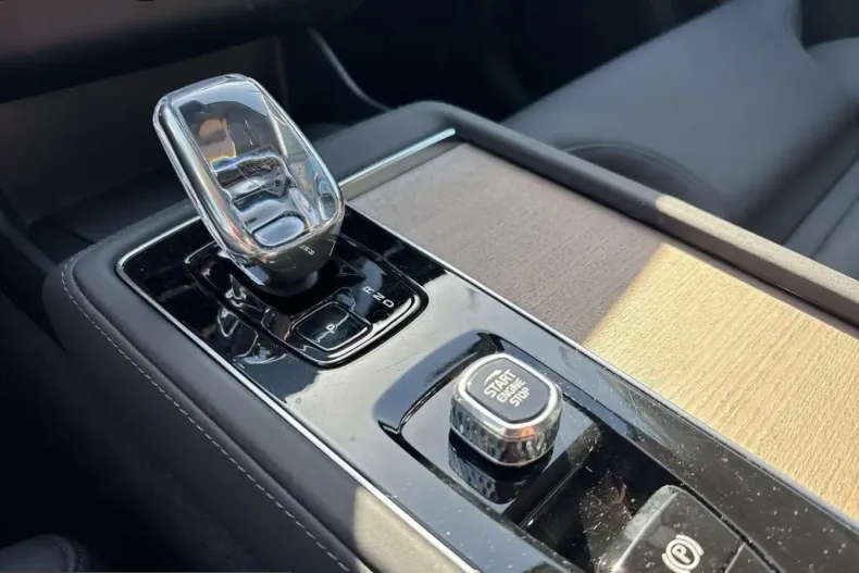Volvo XC90 din 2025 cu 20.575 km - oferta VOL225342 - foto 17