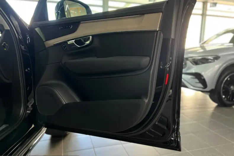 Volvo XC90 din 2025 cu 23.365 km - oferta VOL225343 - foto 17