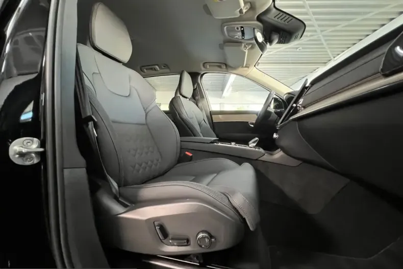 Volvo XC90 din 2025 cu 23.365 km - oferta VOL225343 - foto 18