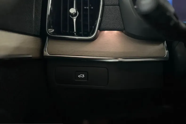 Volvo XC90 din 2025 cu 23.365 km - oferta VOL225343 - foto 29