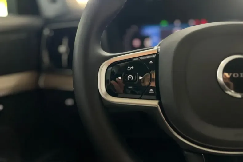 Volvo XC90 din 2025 cu 23.365 km - oferta VOL225343 - foto 30