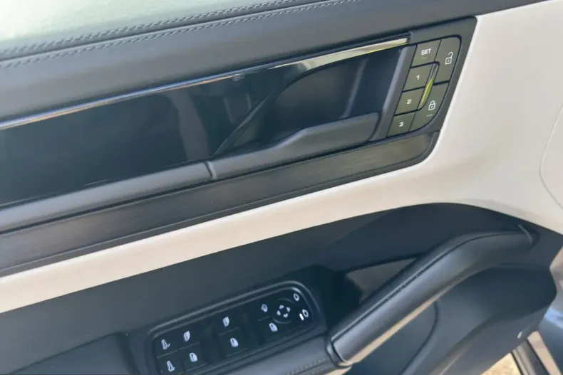 Porsche Cayenne din 2024 cu 16.900 km - oferta POR225355 - foto 19