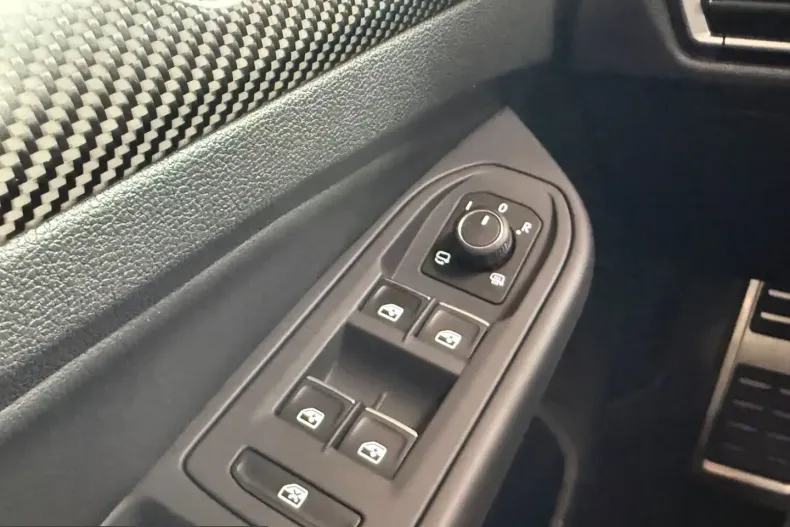 Volkswagen Golf din 2024 cu 44.500 km - oferta VOL225413 - foto 24
