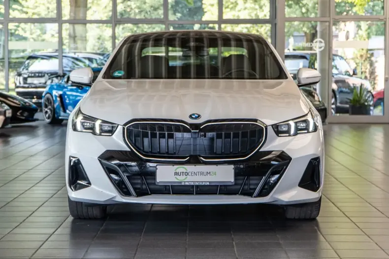 BMW 550 (Seria 5) din 2025 cu 27.972 km - oferta BMW225421 - foto 3