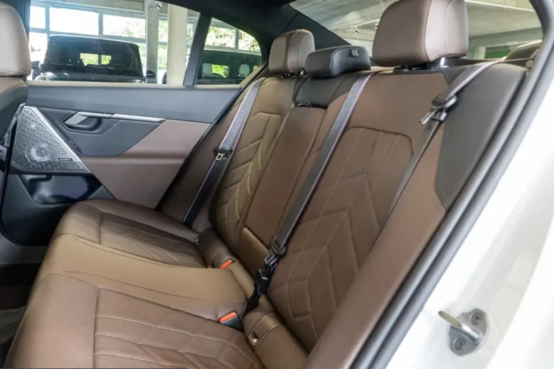 BMW 550 (Seria 5) din 2025 cu 27.972 km - oferta BMW225421 - foto 12