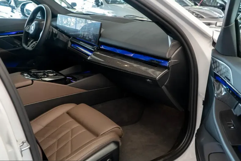 BMW 550 (Seria 5) din 2025 cu 27.972 km - oferta BMW225421 - foto 19