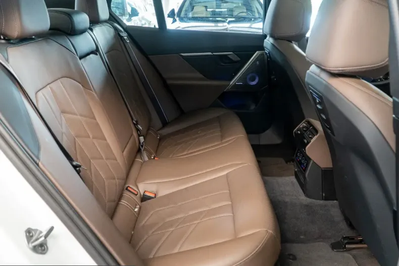 BMW 550 (Seria 5) din 2025 cu 27.972 km - oferta BMW225421 - foto 23