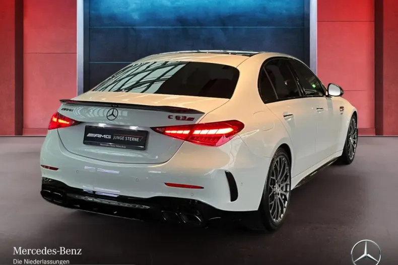 Mercedes-Benz C 63 AMG (Clasa C) din 2025 cu 9.749 km - oferta MER225422 - foto 4