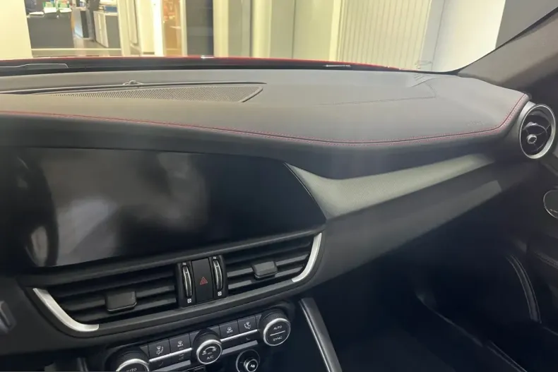 Alfa Romeo Giulia din 2024 cu 26.430 km - oferta ALF225423 - foto 11