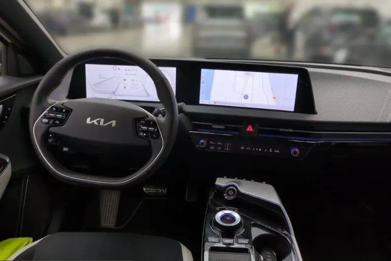 Kia EV6 din 2025 cu 4.860 km - oferta KIA225434 - foto 7