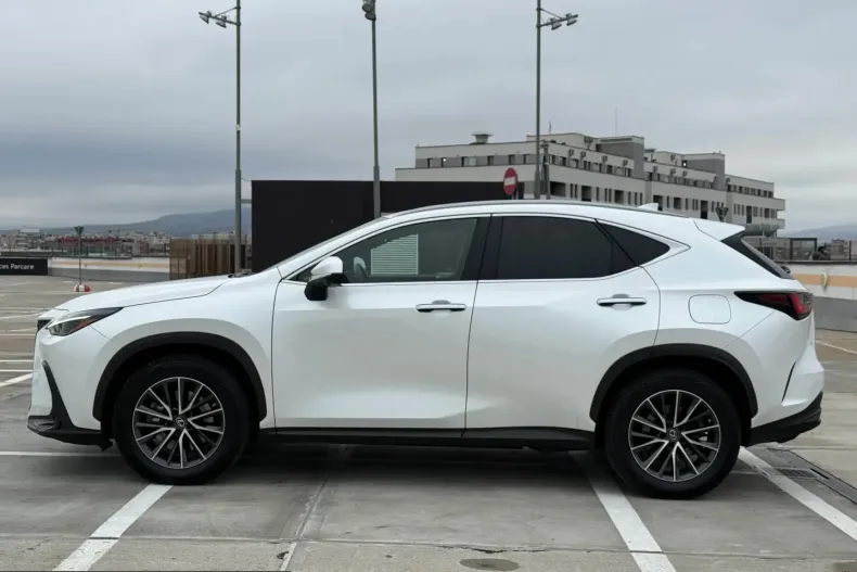 Lexus NX 450h din 2023 cu 147.000 km - oferta LEX225453 - foto 2