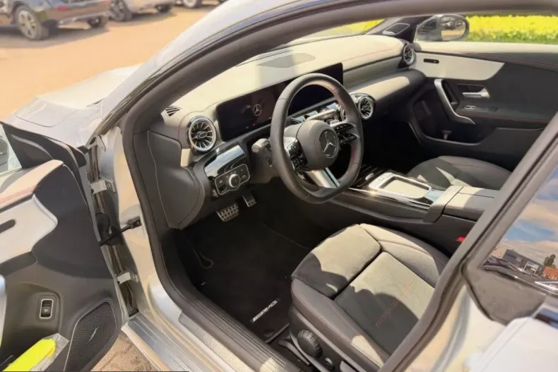 Mercedes-Benz CLA 250 (Clasa CLA) din 2024 cu 3.305 km - oferta MER225476 - foto 3