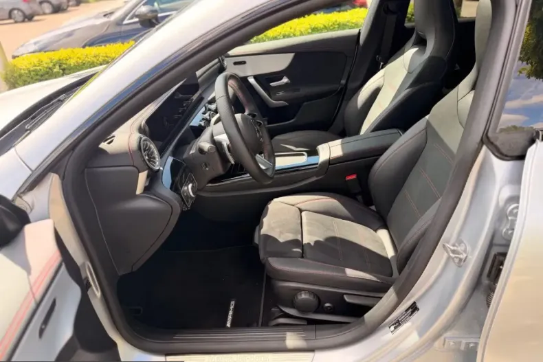 Mercedes-Benz CLA 250 (Clasa CLA) din 2024 cu 3.305 km - oferta MER225476 - foto 4