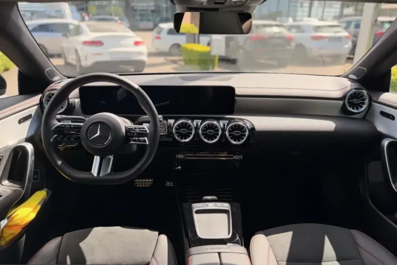 Mercedes-Benz CLA 250 (Clasa CLA) din 2024 cu 3.305 km - oferta MER225476 - foto 5