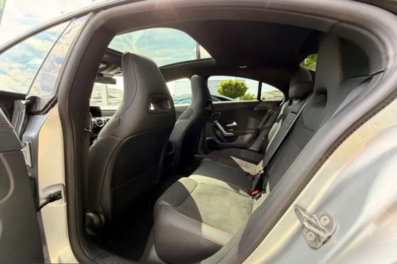 Mercedes-Benz CLA 250 (Clasa CLA) din 2024 cu 3.305 km - oferta MER225476 - foto 6