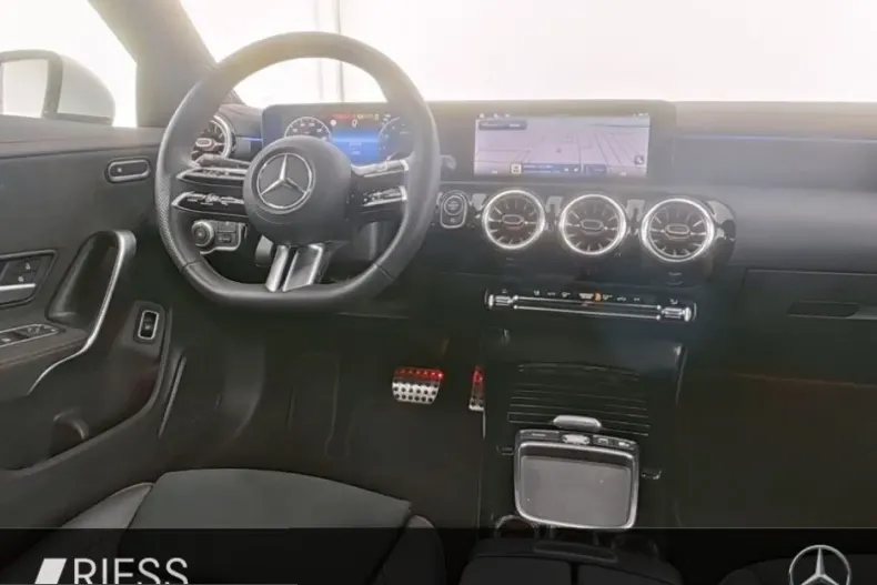 Mercedes-Benz CLA 220 (Clasa CLA) din 2025 cu 13.278 km - oferta MER225482 - foto 6