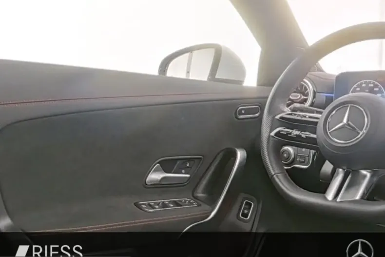 Mercedes-Benz CLA 220 (Clasa CLA) din 2025 cu 13.278 km - oferta MER225482 - foto 9