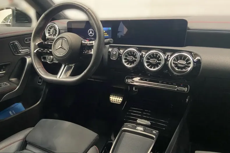 Mercedes-Benz CLA 220 (Clasa CLA) din 2024 cu 31.529 km - oferta MER225484 - foto 9