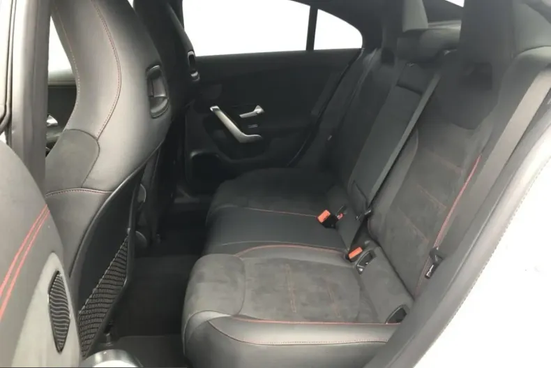 Mercedes-Benz CLA 220 (Clasa CLA) din 2025 cu 24.668 km - oferta MER225485 - foto 8