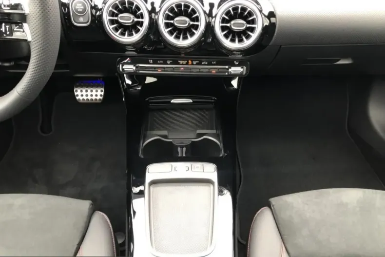 Mercedes-Benz CLA 220 (Clasa CLA) din 2025 cu 24.668 km - oferta MER225485 - foto 15