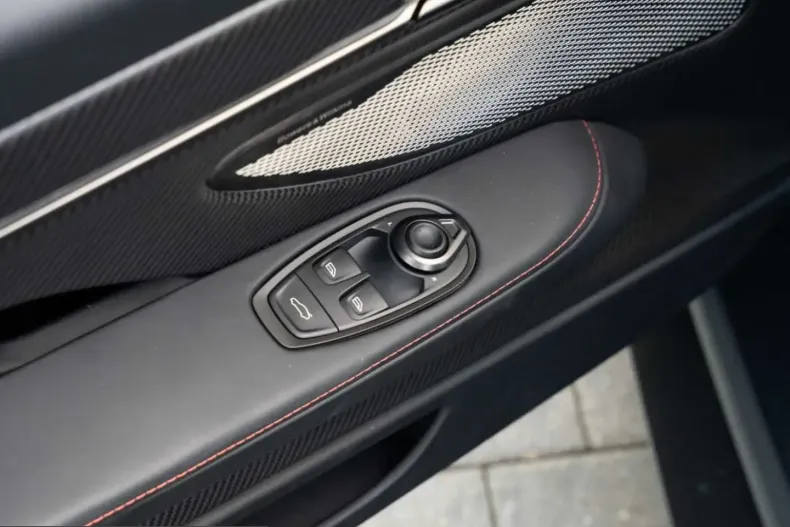 Aston Martin Vanquish din 2025 cu 8.100 km - oferta AST225492 - foto 29