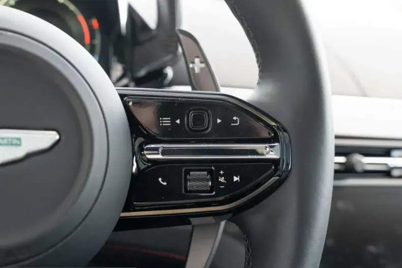 Aston Martin Vanquish din 2025 cu 8.100 km - oferta AST225492 - foto 33