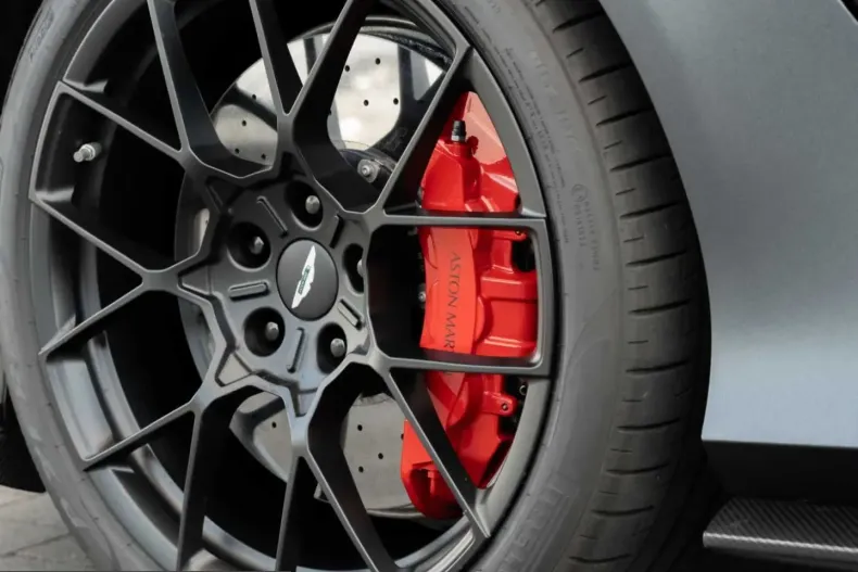 Aston Martin Vanquish din 2025 cu 8.100 km - oferta AST225492 - foto 41