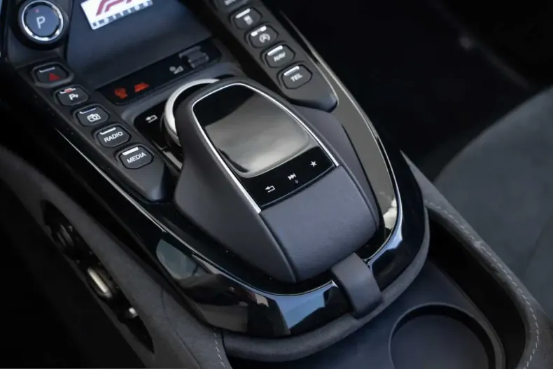 Aston Martin V8 Vantage din 2024 cu 11.700 km - oferta AST225494 - foto 35