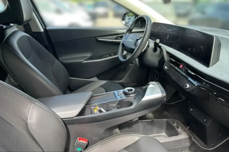 Kia EV6 din 2023 cu 34.900 km - oferta KIA225501 - foto 14
