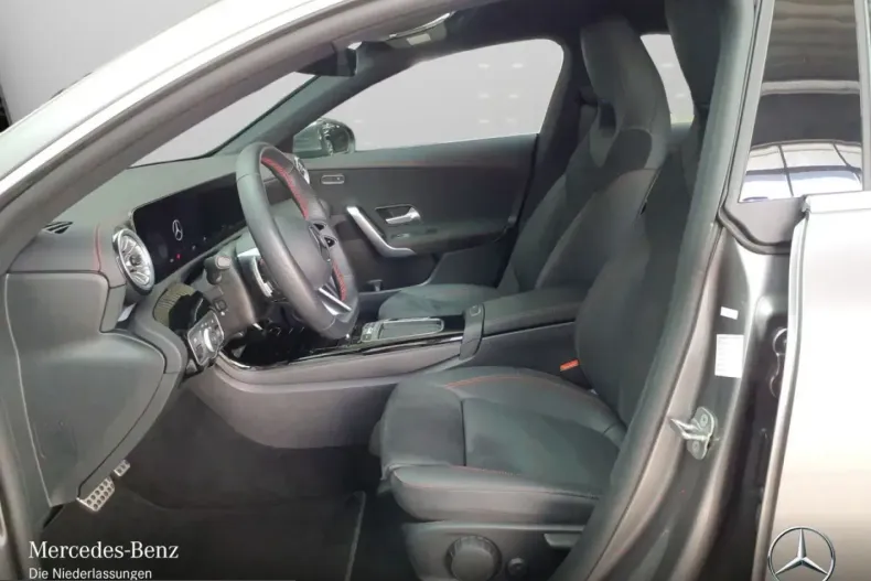 Mercedes-Benz CLA 220 (Clasa CLA) din 2025 cu 19.940 km - oferta MER225513 - foto 8