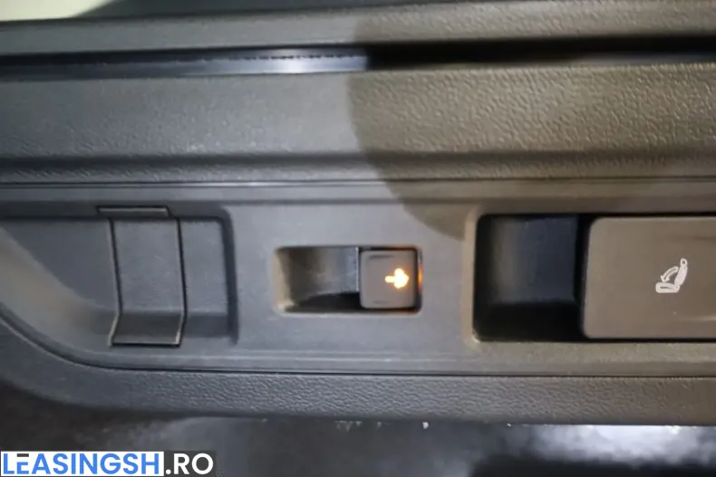 Volkswagen Passat Variant din 2025 cu 28.222 km - oferta VOL225519 - foto 27