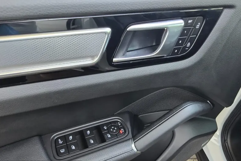 Porsche Cayenne din 2022 cu 53.900 km - oferta POR225541 - foto 36
