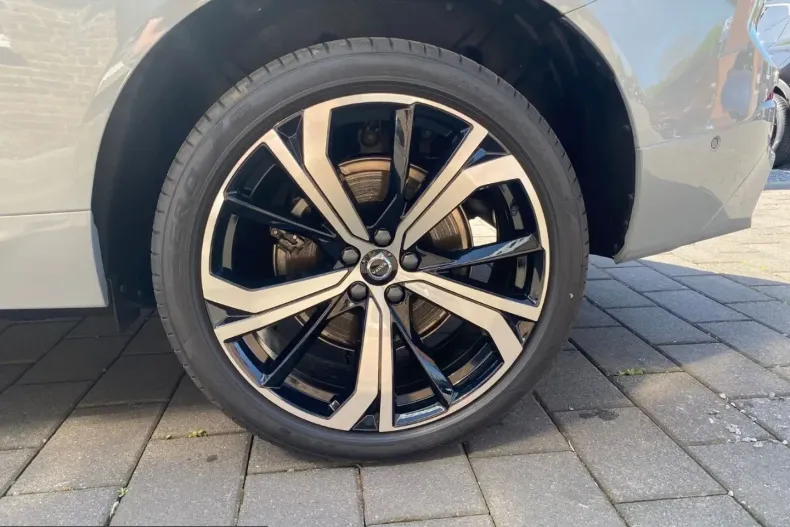 Volvo XC60 din 2025 cu 16.287 km - oferta VOL225544 - foto 7