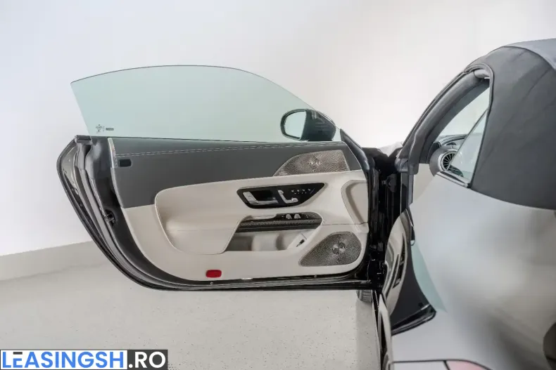 Mercedes-Benz SL 63 AMG (Clasa SL) din 2023 cu 10.700 km - oferta MER225558 - foto 19