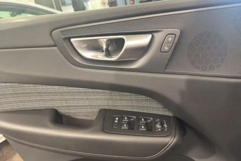 Volvo XC60 din 2023 cu 83.017 km - oferta VOL225561 - foto 14